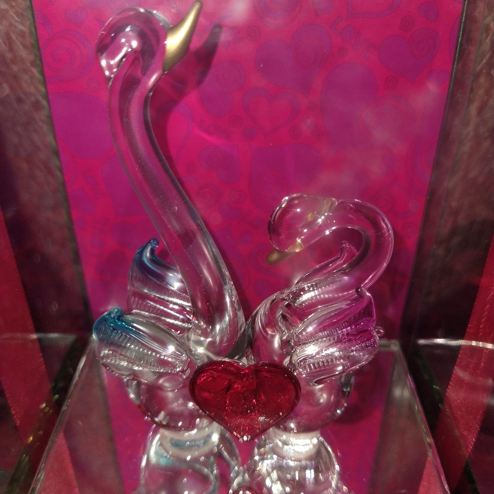 Swan glass valentine's day figurine